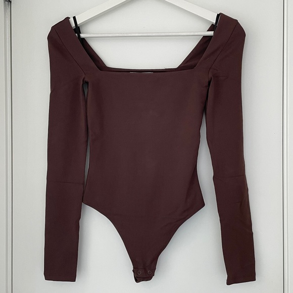 Contour Longsleeve Bodysuit - Picture 1 of 11